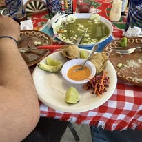 Mesa con platillos